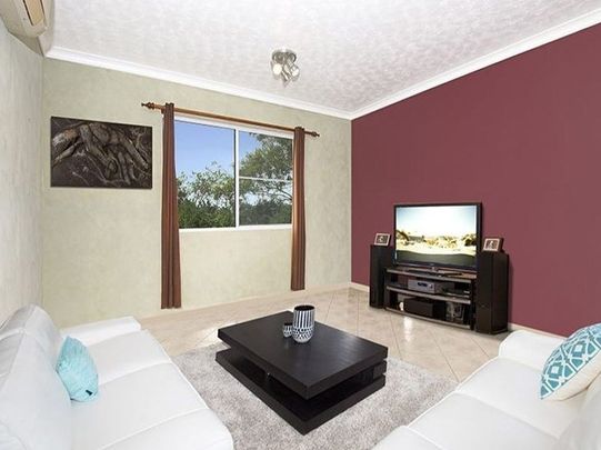 GREAT LOCATION 2 BEDROOM 2 BATHROOM UNIT IN ROSSLEA - Photo 1