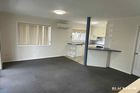 Spacious 3 - Bedroom Home in Prime Location! - Photo 5