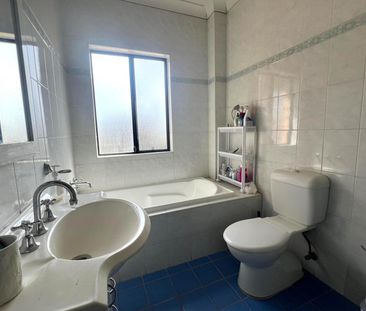 BEAUTIFUL 2 BEDROOM TOWNHOUSE PLUS EXTRA LARGE STUDY - Photo 3