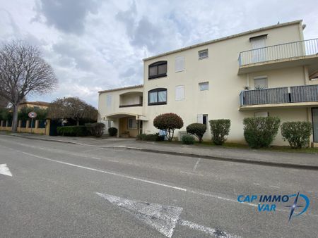 Location Appartement 1 pièce 31m² ST CYR SUR MER 83270 - Photo 3