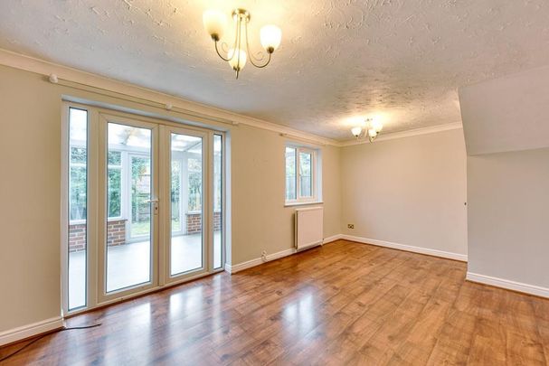 3 bedroom semi-detached house to rent - Photo 1