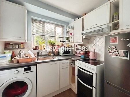 Chineham, RG24 - Photo 3