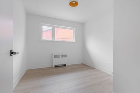 For Lease - 44 Robertsfield Crescent Unit# Main, Toronto, Ontario - Photo 4