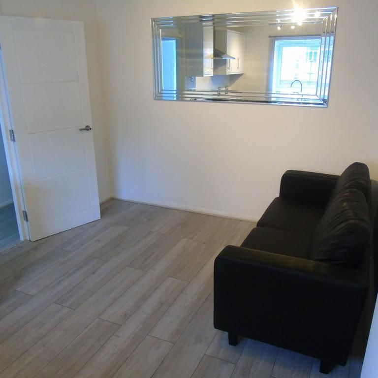 3 bedroom flat to rent - Photo 1