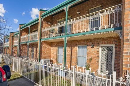 Updated 3 Bedroom Ensuite Townhouse - Photo 2