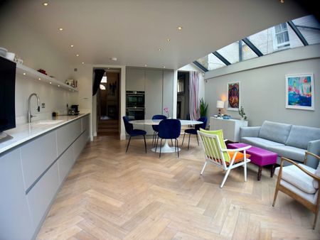 4 Bed Terraced House, Shelgate Road, SW11 - Photo 2