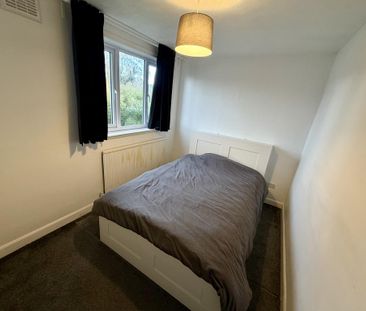 3 bedroom end of terrace house to rent - Photo 3