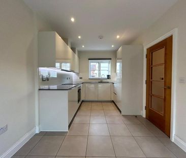 3 bedroom semi-detached house to rent - Photo 6