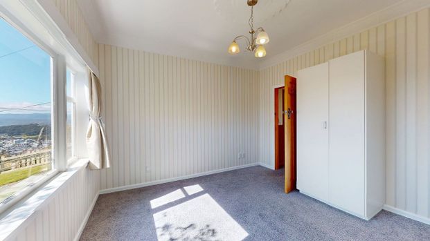Elevated and Spacious Sun Trap - Photo 1
