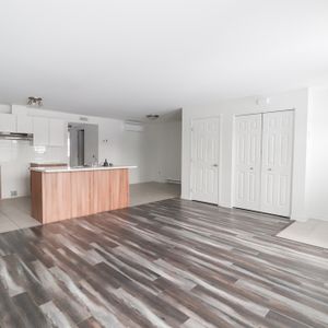 Grand Logement 2 Chambres à Louer - Photo 2