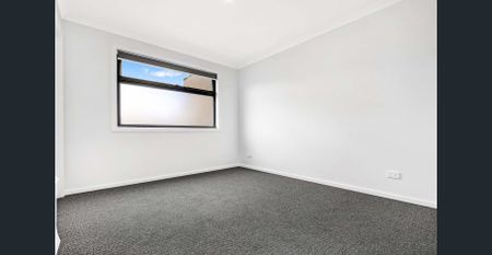 Modern Parkview Townhouse Offering Space, Style & Convenience - Photo 2