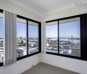 Two bedroom unit with panoramic views of the city and harbour - Photo 6