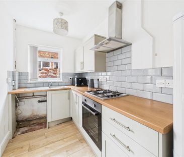 3 bedroom Terraced House to rent - Photo 4