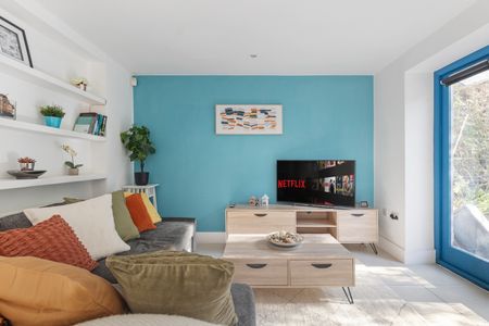 2 Bed Flat, Oakley Square, NW1 - Photo 3