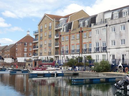 2 bedroom flat to rent The Piazza, Sovereign Harbour South - Photo 5