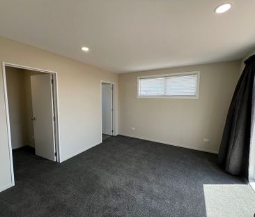 Brand New 3 Bedroom, 2 Bathroom home w/ sleepout - Photo 4