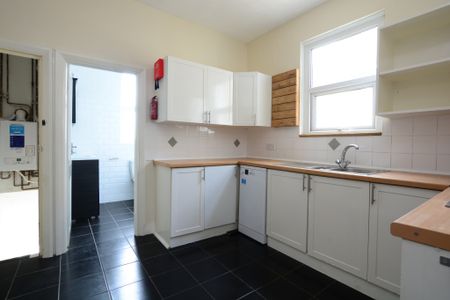 2 Bed Maisonette Unfurnished and Well Presented in Hither Green SE13 6SB - Photo 3