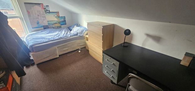 5 Bed - 37 Harold Avenue, Hyde Park, Leeds - LS6 1JR - Student - Photo 1