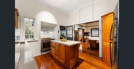 Charming Queenslander with Expansive Entertaining and Timeless Character - Photo 5