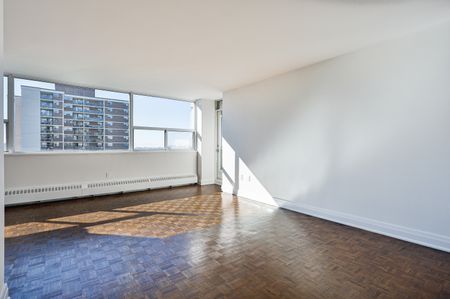 1 Bedroom South Facing - Photo 3