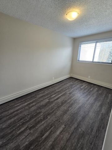 Modern 2-Bedroom End Unit in Downtown Red Deer - Photo 5