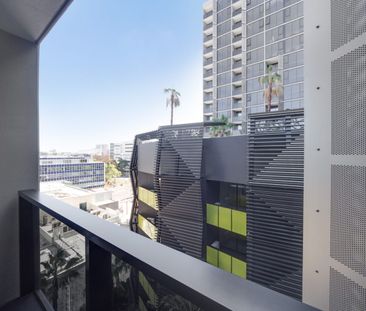 GREAT VALUE DOESNT LAST LONG! CROSS THE ROAD TO MELB UNI & ROYAL ME... - Photo 6