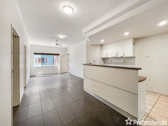 RENOVATED 1ST FLOOR 2 BEDROOM UNIT WITH PRIVATE BALCONY - NEAR SHOPPING CENTRE - Photo 1