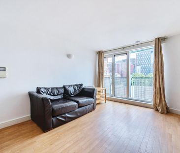2 bedroom flat to rent - Photo 2