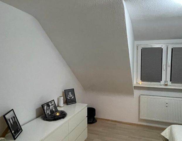 2 Zimmer Dachgeschosswohnung zum 15.11.2025 oder 01.12.2025 - Foto 1