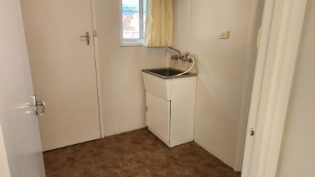 SOUTH TAMWORTH - One Bedroom Unit - Photo 3