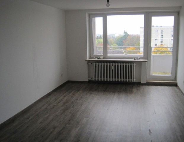 Über den Dächern der Stadt - schön renovierte Wohnung wartet auf Sie! - Photo 1