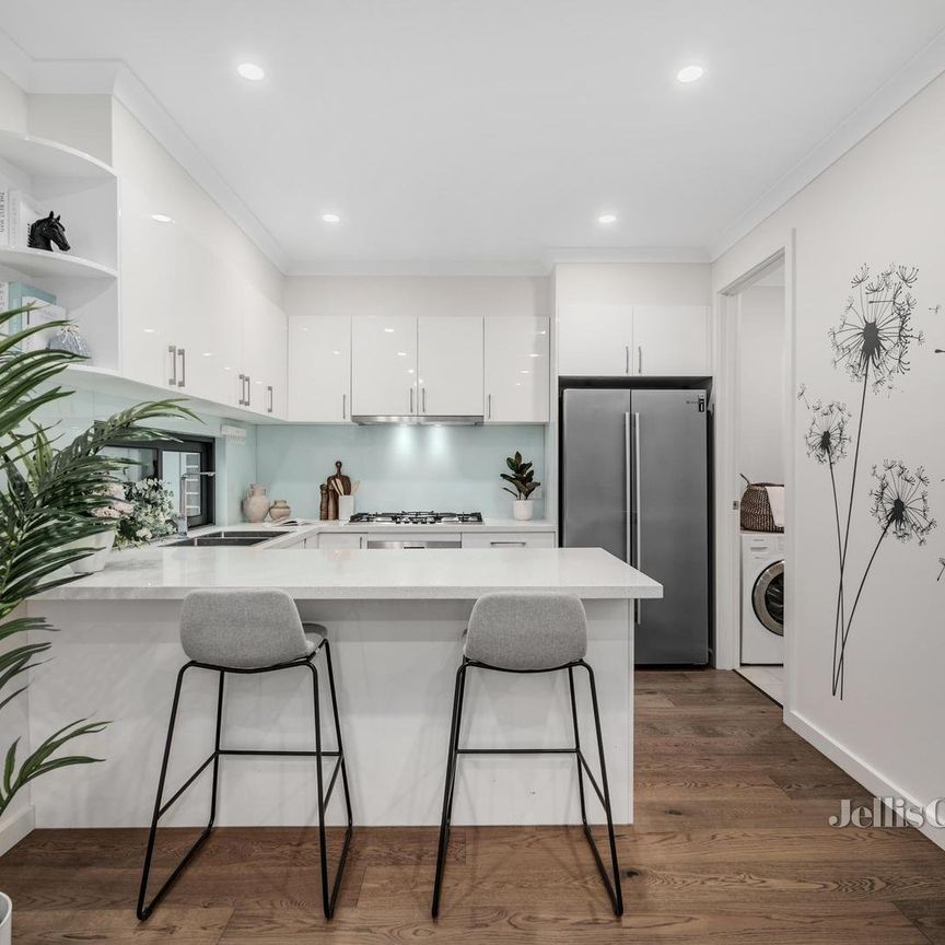 2/14 Stanley Grove, Blackburn - Photo 1