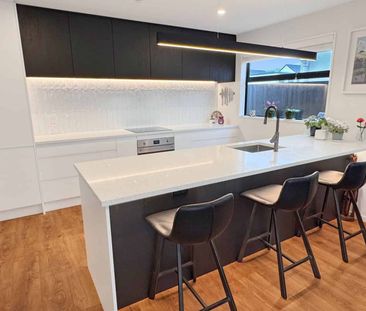 ST ALBANS - EXECUTIVE TOWNHOUSE, THREE BEDROOMS, DOUBLE GARAGE - Photo 1