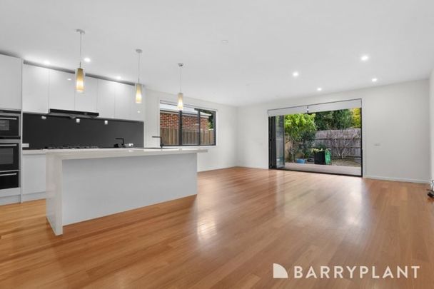 Sophistication & Style in the Heart of Mordialloc - Photo 1