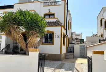 Alquiler de chalet adosado en Calle Ciruelo s/n