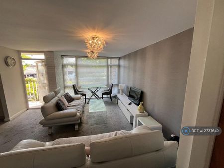 2 bedroom flat to rent - Photo 2