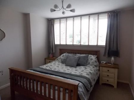 3 bedroom semi-detached house to rent - Photo 2