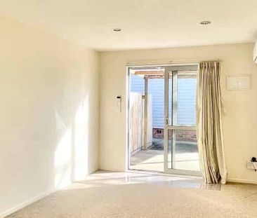 A Hidden Gem in Pakuranga! - Photo 1