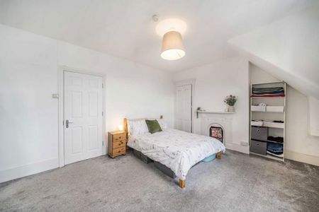 4 bedroom flat to rent - Photo 2