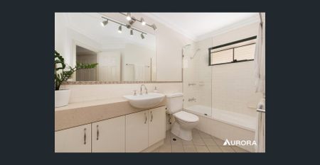 Spacious Three-Bedroom Kelvin Grove Townhouse with Courtyard & Garage - Photo 5