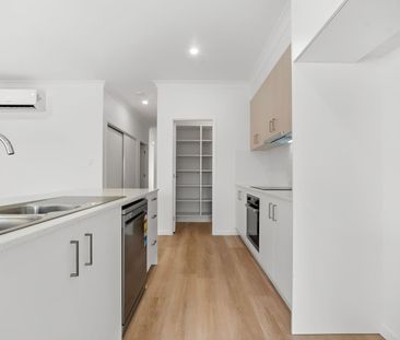 Brand New Home with High Ceilings, Dimmable Lighting & Entertainers... - Photo 6