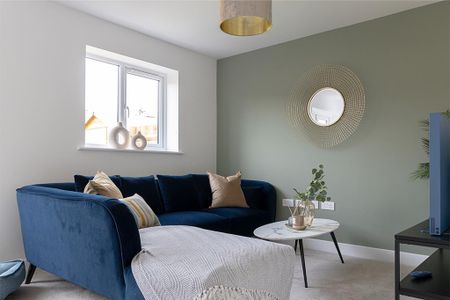 4 bedroom semi-detached house to rent - Photo 2