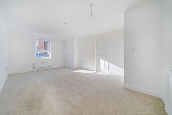 3 bedroom semi-detached house to rent - Photo 1