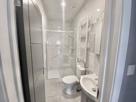 High Street Southend on Sea, Property for rent - Photo 2