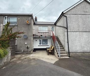 3 bedroom flat to rent - Photo 4