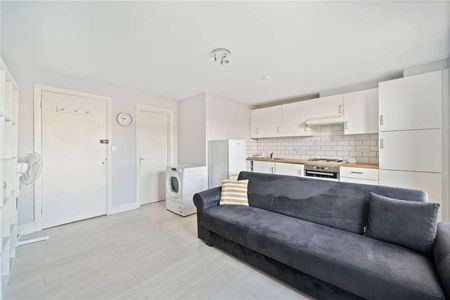 London Road, London, SW17 - Photo 2