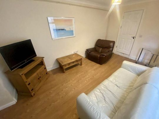 6 bedroom house to rent - Photo 1