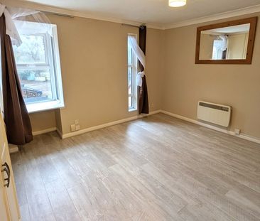 Trenance, WokingProperty for lettings - Seymours - Photo 2