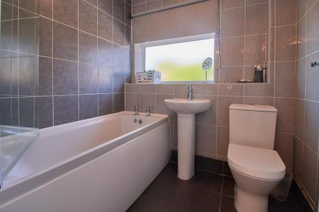 3 bedroom semi-detached house to rent - Photo 4