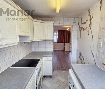 4 bedroom terraced house to rent - Photo 6